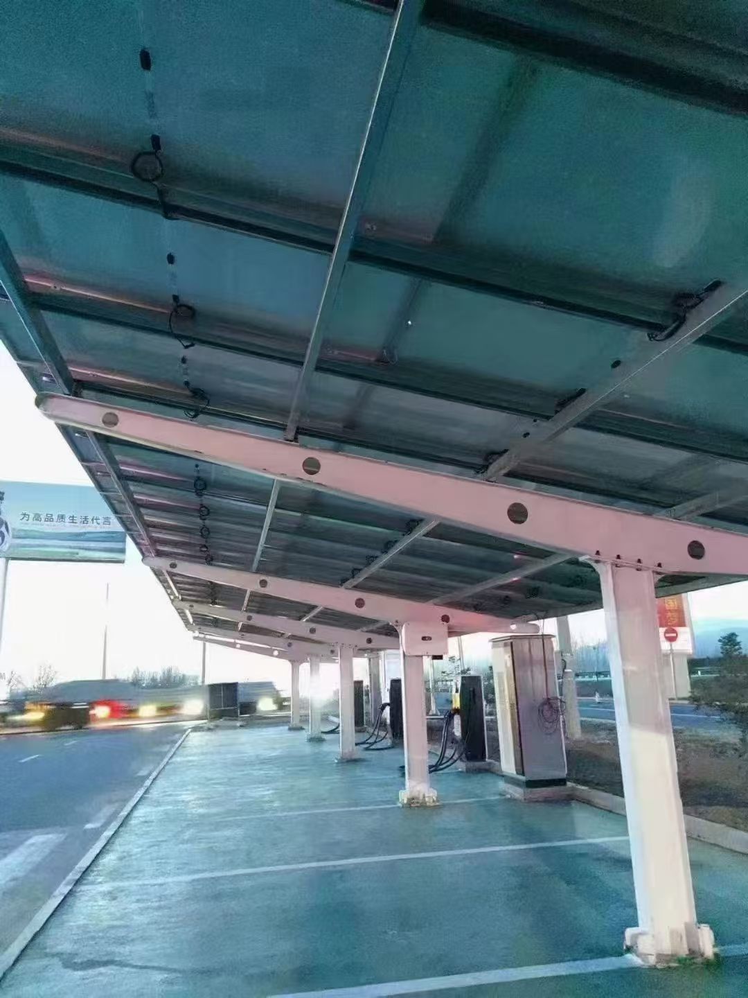 双坡光伏车棚