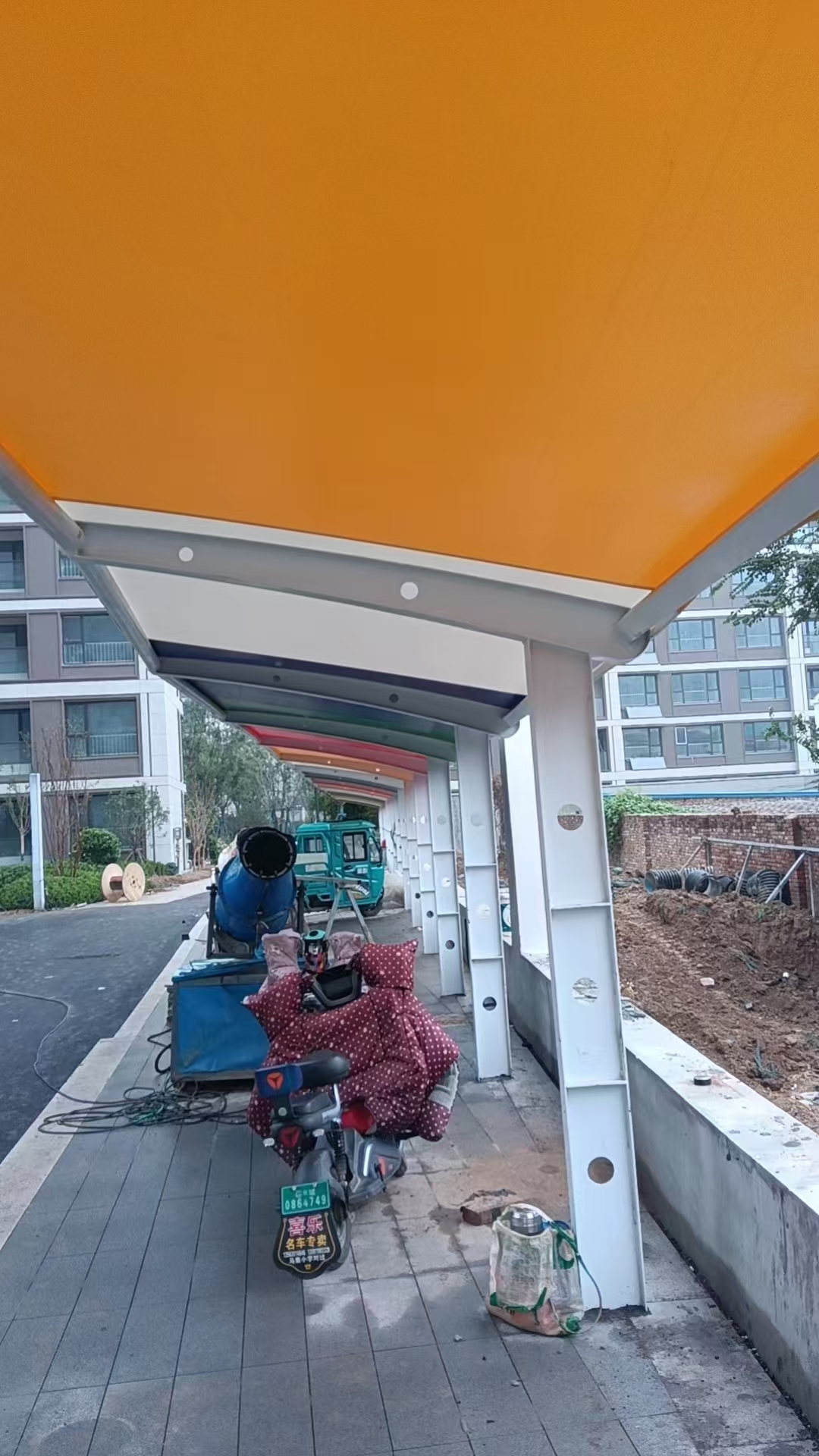 遮阳电动车棚